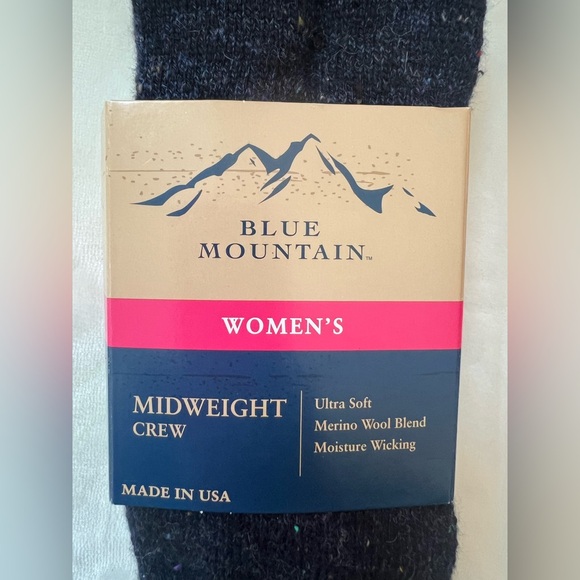 Blue Mountain Women’s Merino Wool Crew Socks 2-Pair Medium NWT - Picture 2 of 4